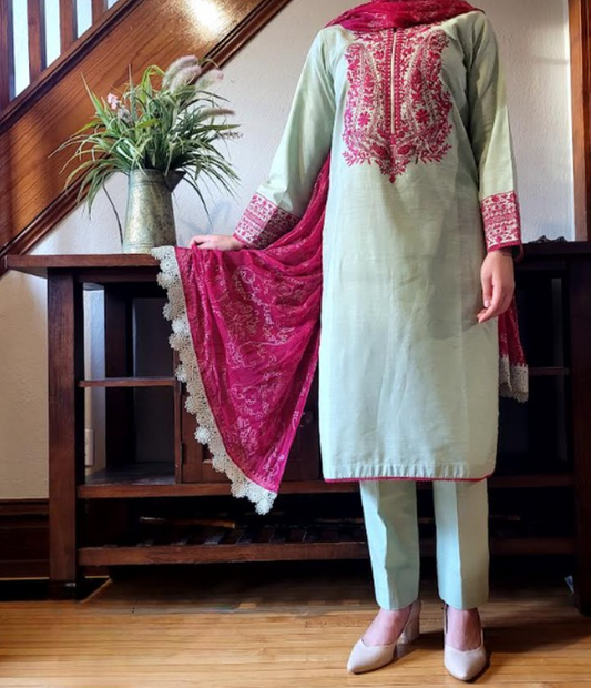 Mint Breeze Relaxed-Fit Ensemble with Maroon Detailing and Soft Chiffon Dupatta